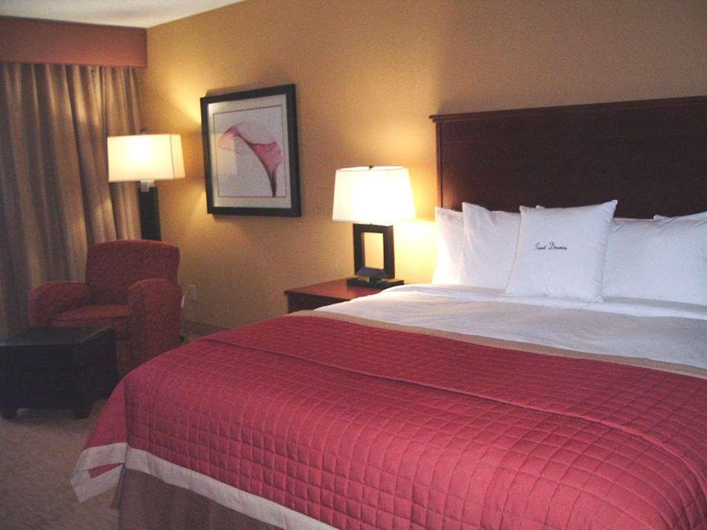 Doubletree By Hilton Fayetteville Room photo